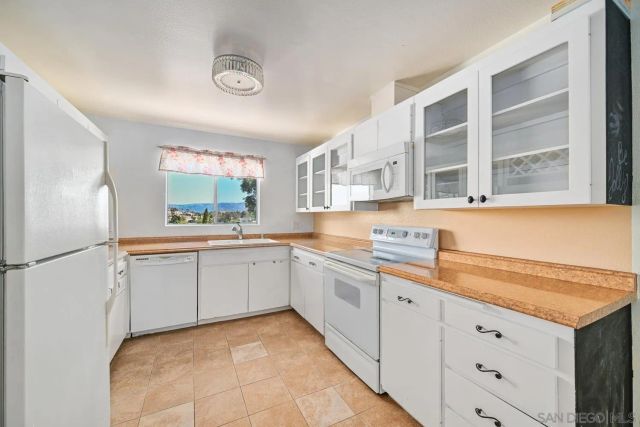 806 E 4Th Ave 10, Escondido, CA 92025