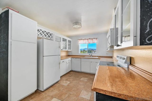 806 E 4Th Ave 10, Escondido, CA 92025