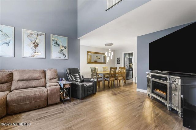 123 Kentucky Way, Freehold, NJ 07728