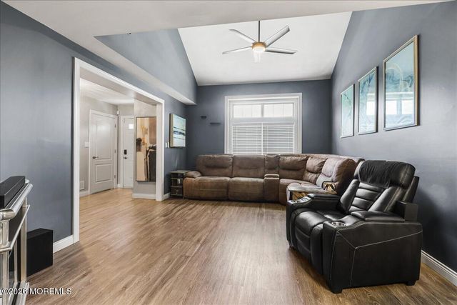 123 Kentucky Way, Freehold, NJ 07728