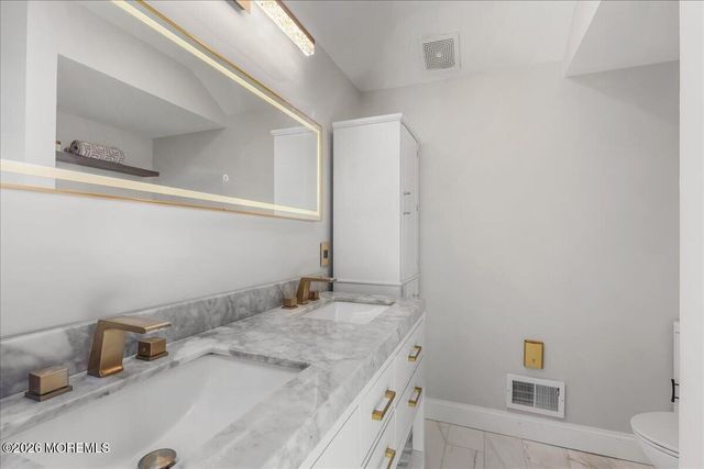 123 Kentucky Way, Freehold, NJ 07728
