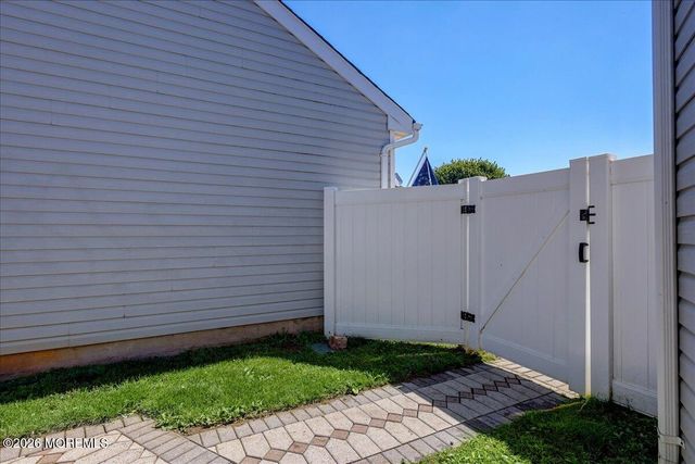 123 Kentucky Way, Freehold, NJ 07728