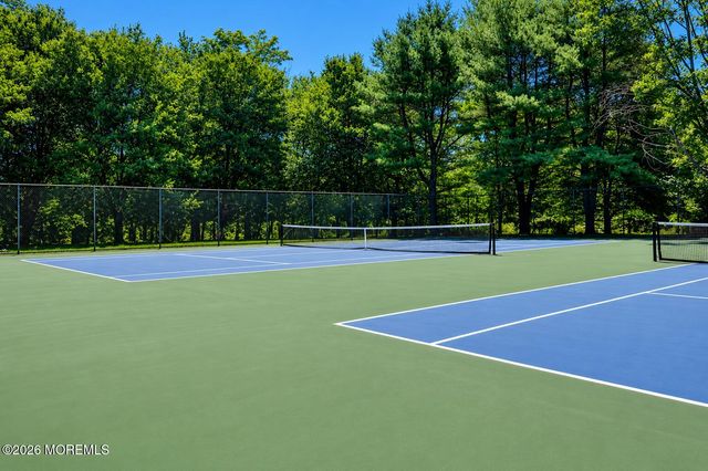 123 Kentucky Way, Freehold, NJ 07728