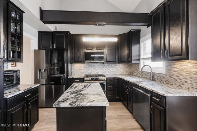 123 Kentucky Way, Freehold, NJ 07728