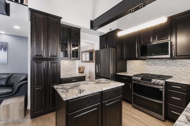 123 Kentucky Way, Freehold, NJ 07728