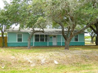 321 Donnie Dr, Rockport, TX 78382