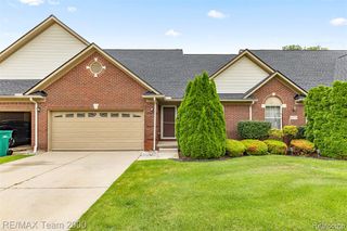 20701 Doves Pointe Drive, Brownstown, MI 48174