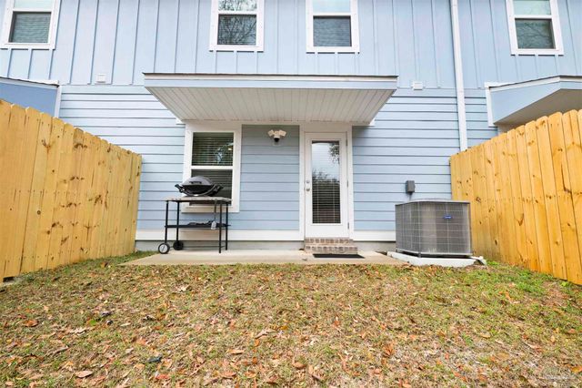 8478 Bluejack Dr, Pensacola, FL 32514