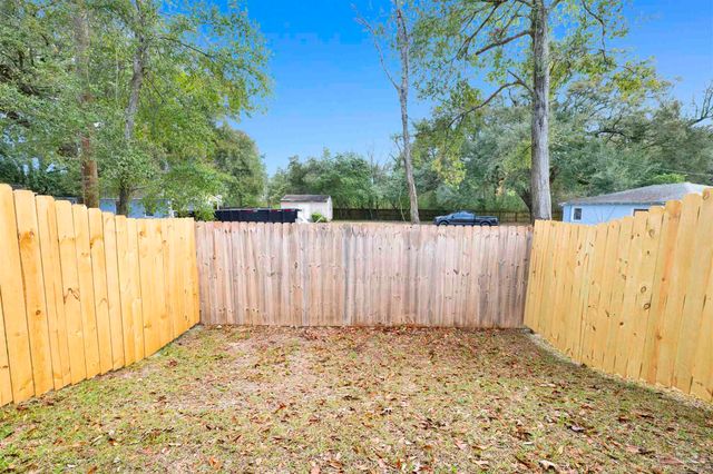 8478 Bluejack Dr, Pensacola, FL 32514