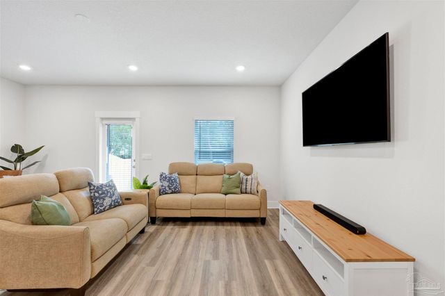 8478 Bluejack Dr, Pensacola, FL 32514