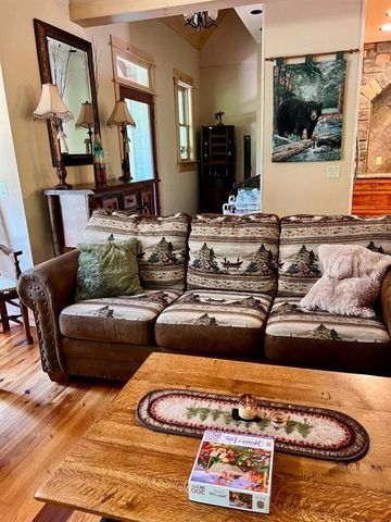 381 Laurel Ridge Drive, Ellijay, GA 30536