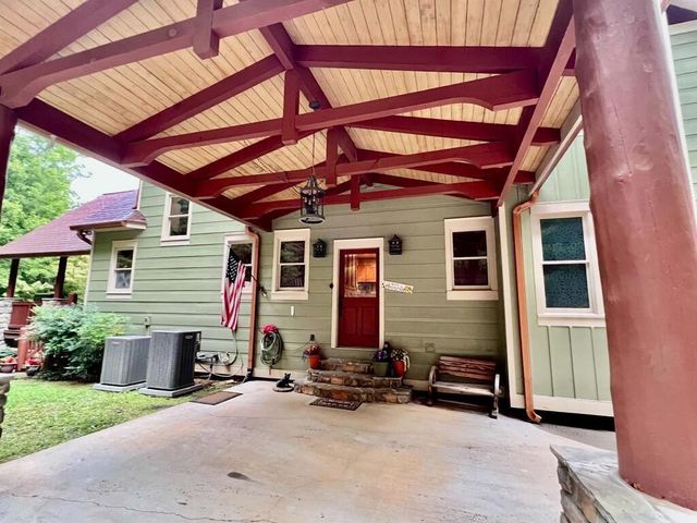 381 Laurel Ridge Drive, Ellijay, GA 30536