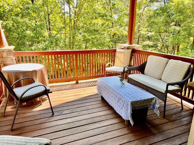 381 Laurel Ridge Drive, Ellijay, GA 30536