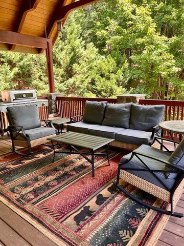 381 Laurel Ridge Drive, Ellijay, GA 30536