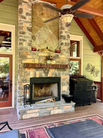 381 Laurel Ridge Drive, Ellijay, GA 30536