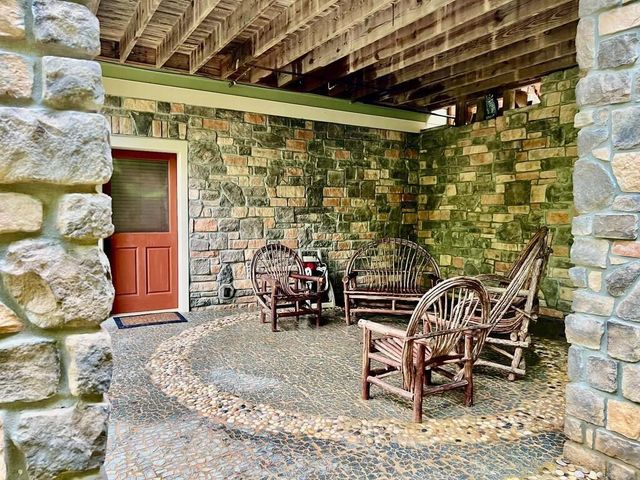 381 Laurel Ridge Drive, Ellijay, GA 30536