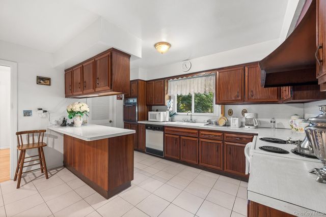 19 Carlton Road, Bronxville, NY 10708