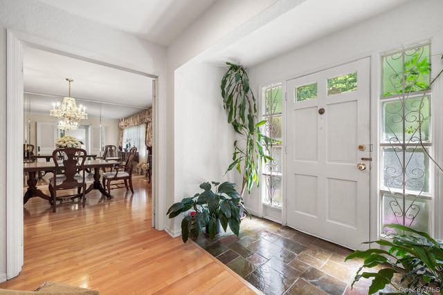19 Carlton Road, Bronxville, NY 10708