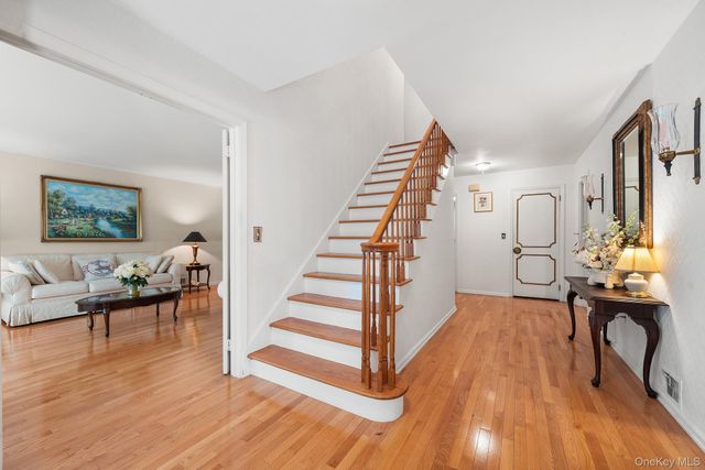 19 Carlton Road, Bronxville, NY 10708