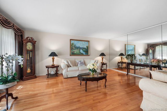 19 Carlton Road, Bronxville, NY 10708