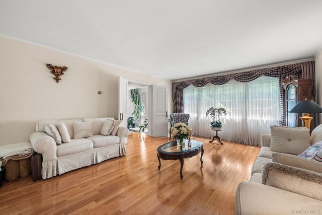 19 Carlton Road, Bronxville, NY 10708