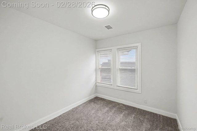 973 E Guthrie Avenue, Madison Heights, MI 48071