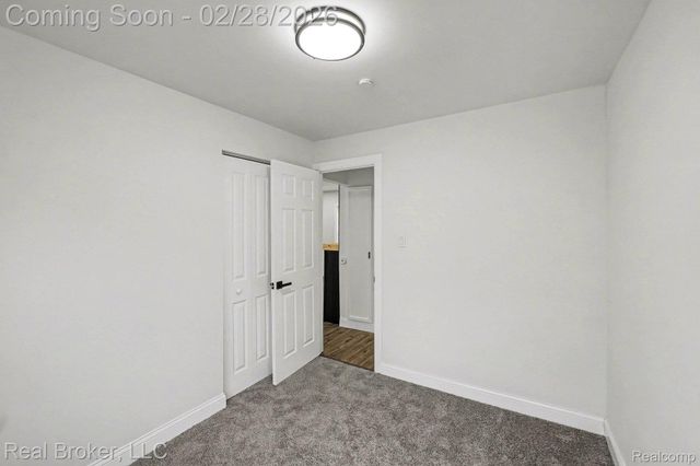 973 E Guthrie Avenue, Madison Heights, MI 48071