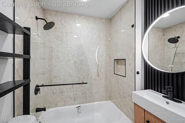 973 E Guthrie Avenue, Madison Heights, MI 48071