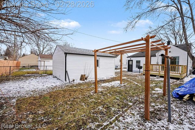 973 E Guthrie Avenue, Madison Heights, MI 48071