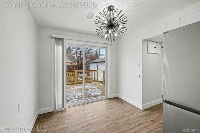 973 E Guthrie Avenue, Madison Heights, MI 48071