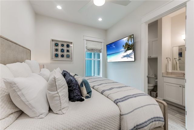 709 Sunrise Ave, Port Aransas, TX 78373