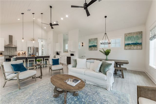 709 Sunrise Ave, Port Aransas, TX 78373