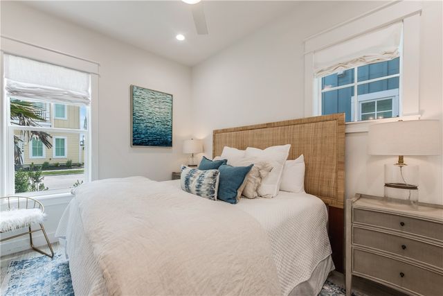 709 Sunrise Ave, Port Aransas, TX 78373