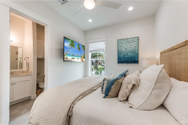 709 Sunrise Ave, Port Aransas, TX 78373