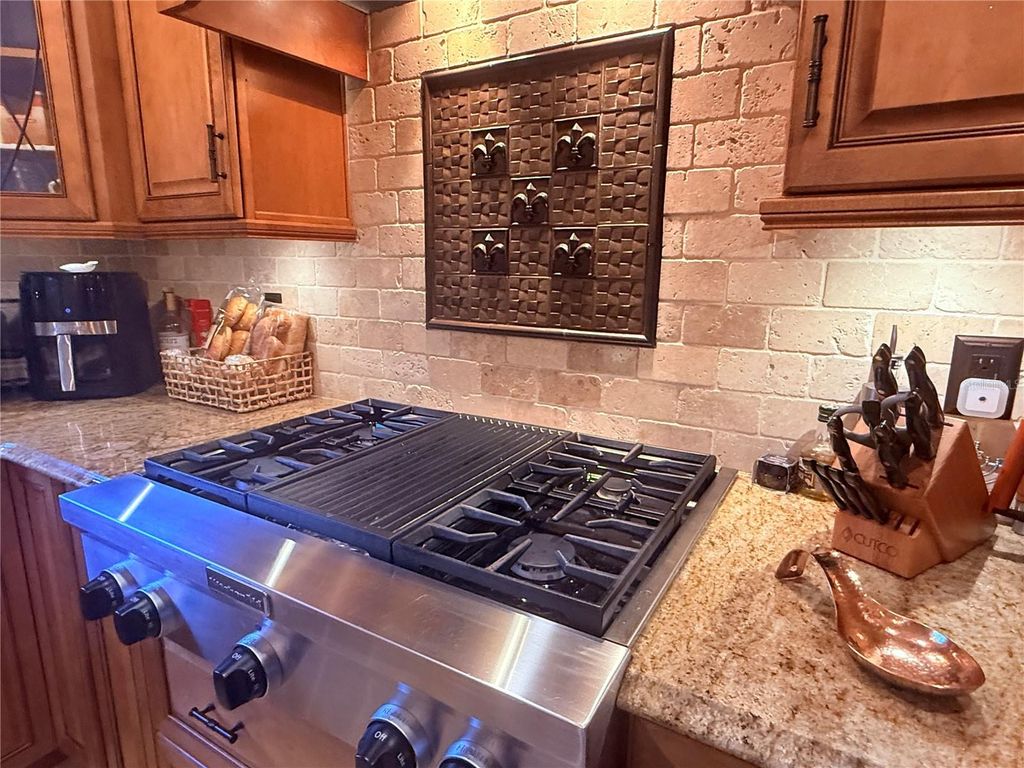 Image 12 of property listing at 1409 SUNNINGDALE WAY, Orlando, FL 32828