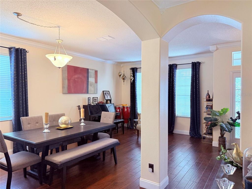 Image 6 of property listing at 1409 SUNNINGDALE WAY, Orlando, FL 32828