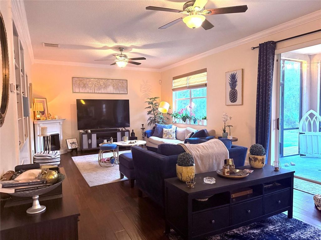 Image 8 of property listing at 1409 SUNNINGDALE WAY, Orlando, FL 32828