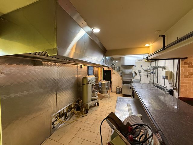 737 N LaSalle Street, Chicago, IL 60654