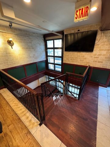 737 N LaSalle Street, Chicago, IL 60654