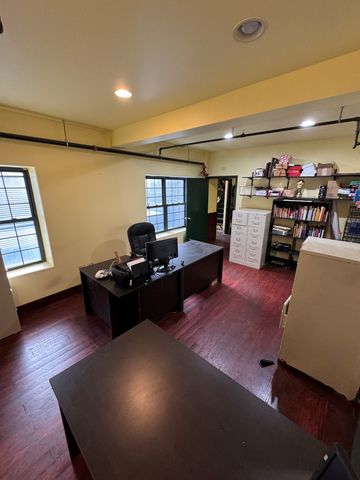 737 N LaSalle Street, Chicago, IL 60654