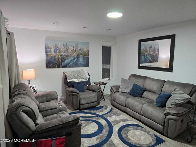 616 Broadway Boulevard, Manchester, NJ 08759