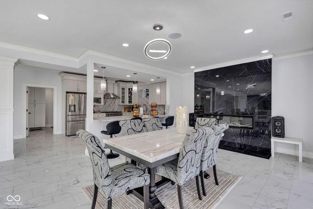 3687 W 121st, Zionsville, IN 46077