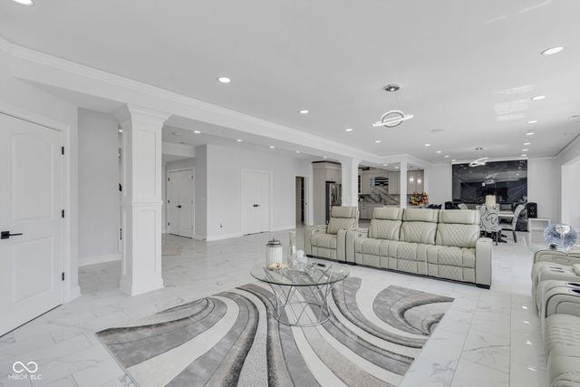 3687 W 121st, Zionsville, IN 46077