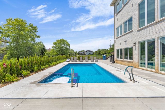 3687 W 121st, Zionsville, IN 46077