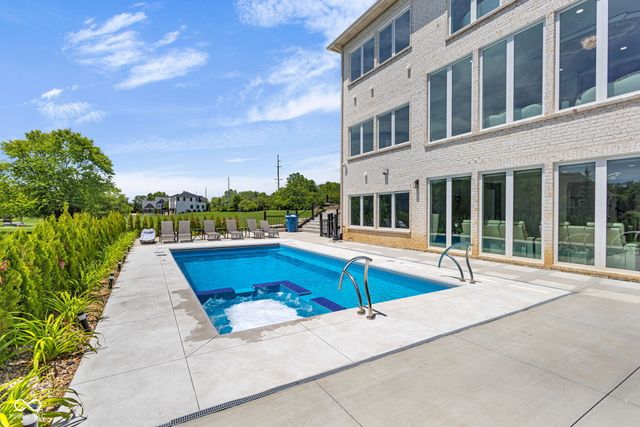 3687 W 121st, Zionsville, IN 46077