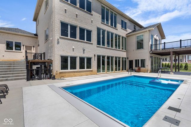 3687 W 121st, Zionsville, IN 46077