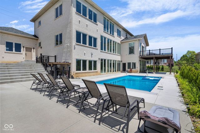 3687 W 121st, Zionsville, IN 46077