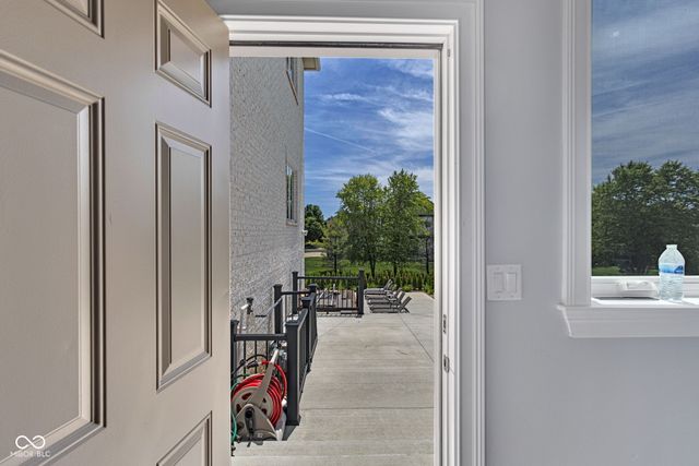 3687 W 121st, Zionsville, IN 46077