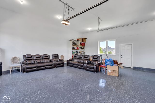3687 W 121st, Zionsville, IN 46077