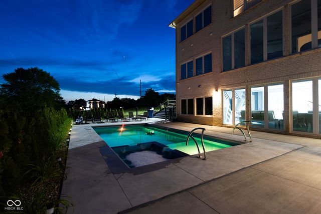 3687 W 121st, Zionsville, IN 46077